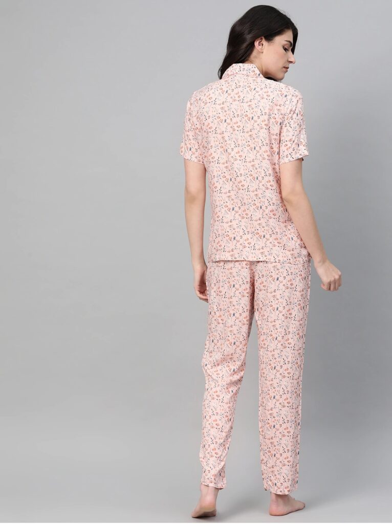 Women Peach-Coloured &amp; Off-White Printed Nightsuit