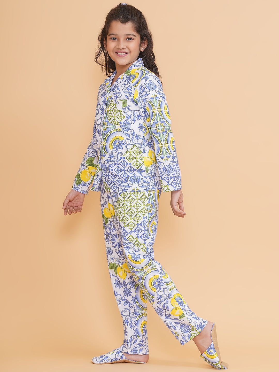 Girls White Cotton Floral Full Sleeves Pyjama Set With Slip Ons