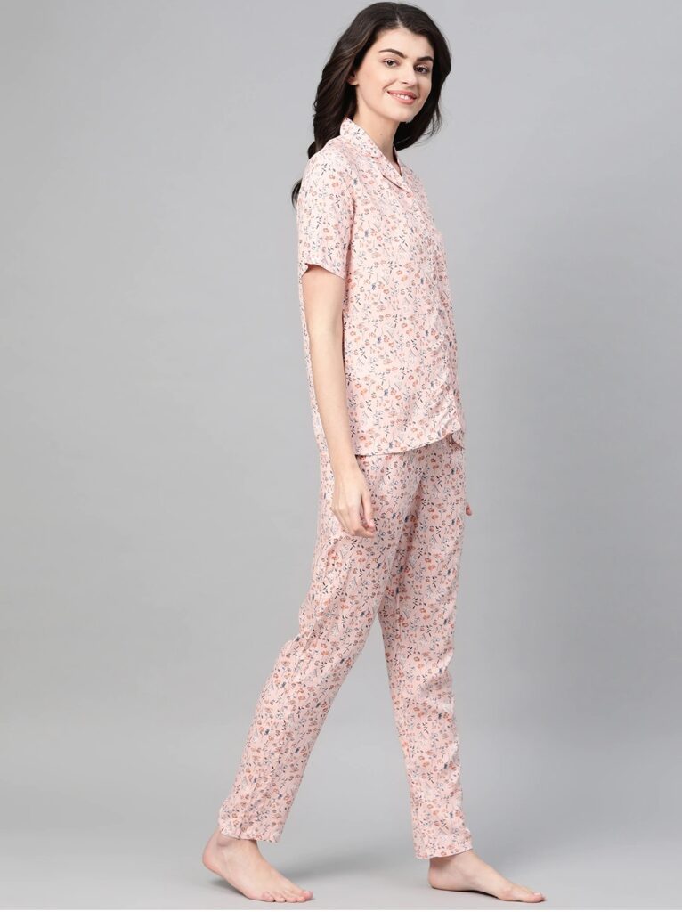 Women Peach-Coloured &amp; Off-White Printed Nightsuit