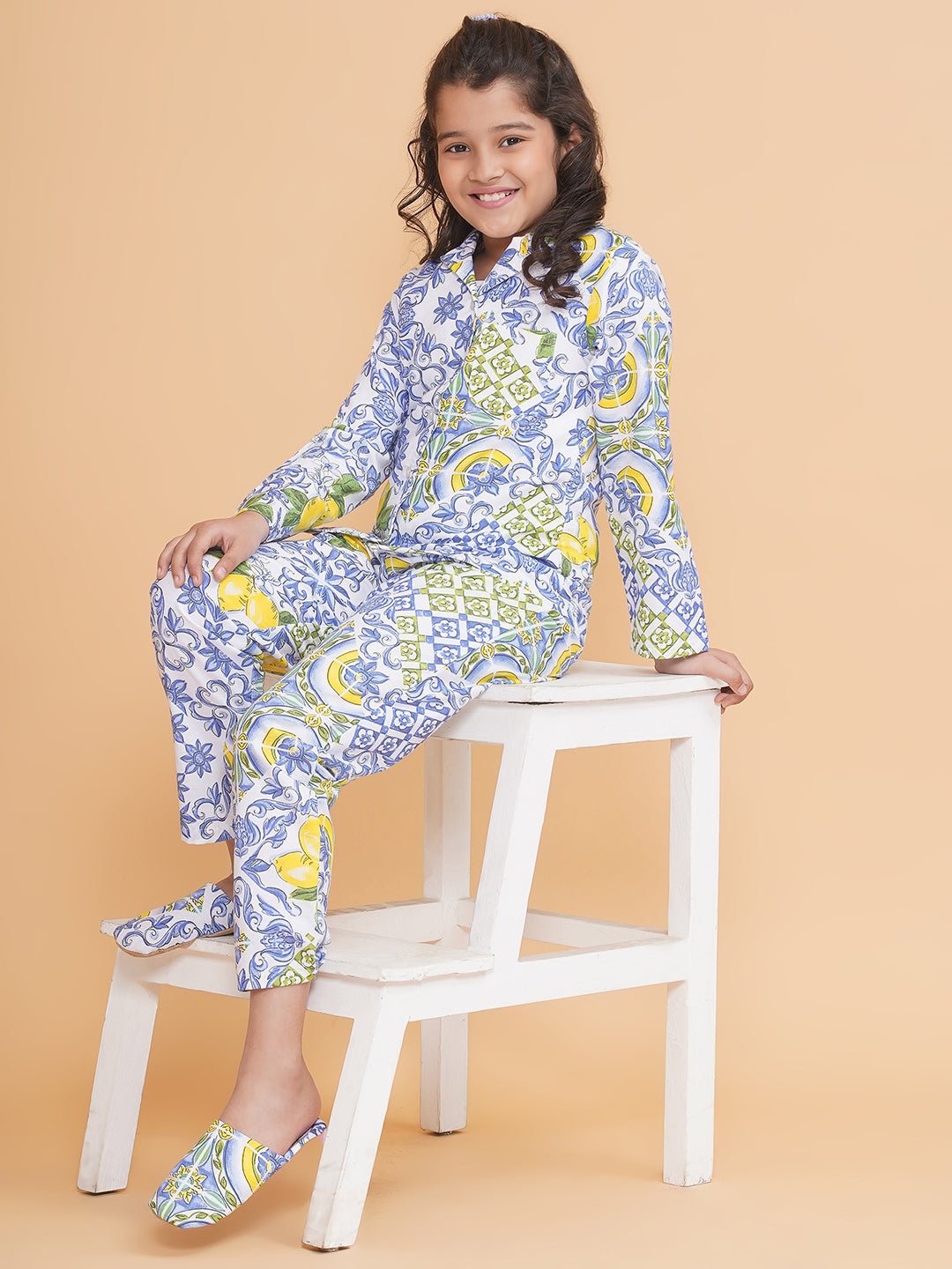 Girls White Cotton Floral Full Sleeves Pyjama Set With Slip Ons