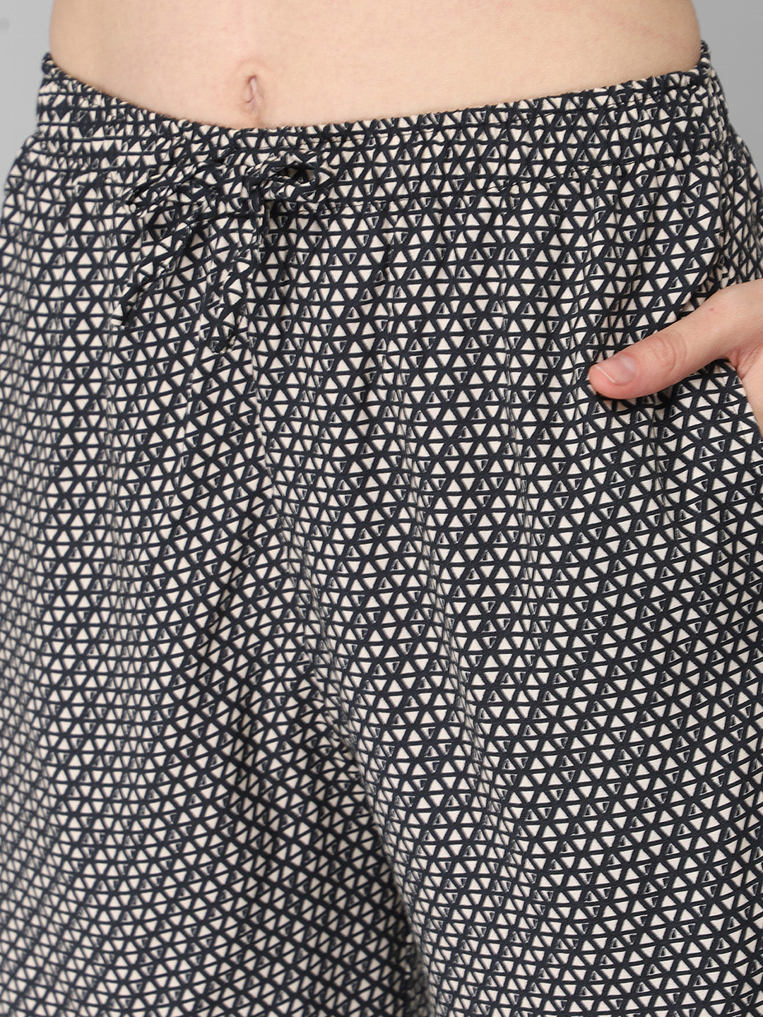 DRAPE IN VOGUE Women Black &amp; White Printed Night suit