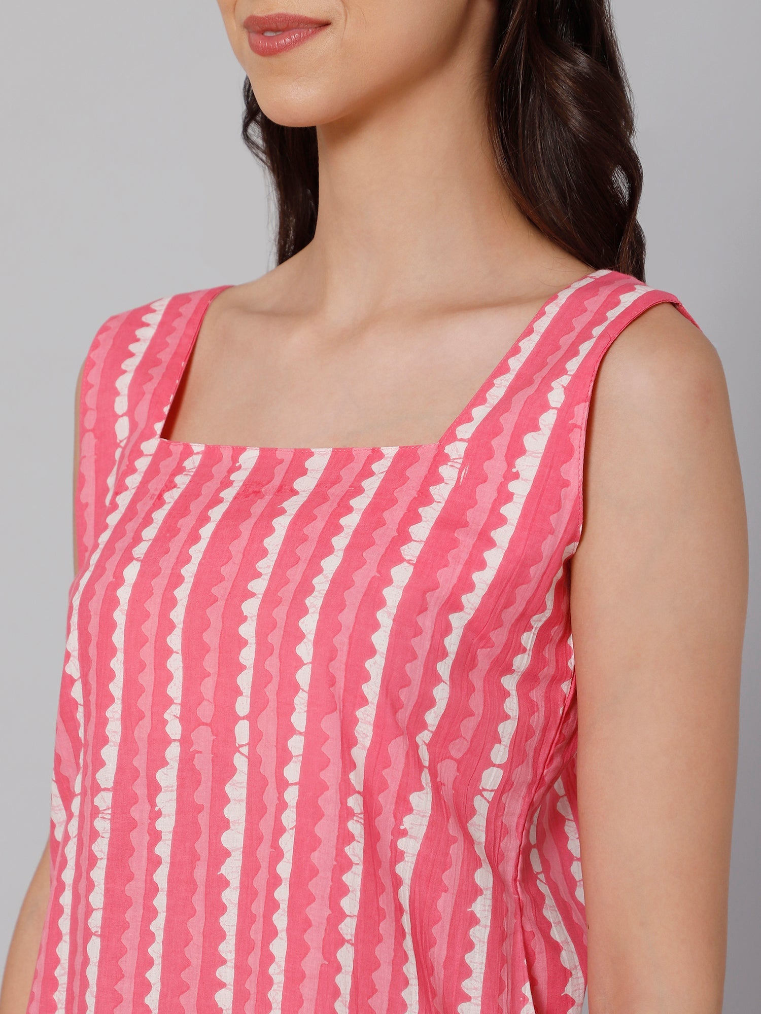 Women Pink &amp; Off White Pure Cotton Printed Night suit