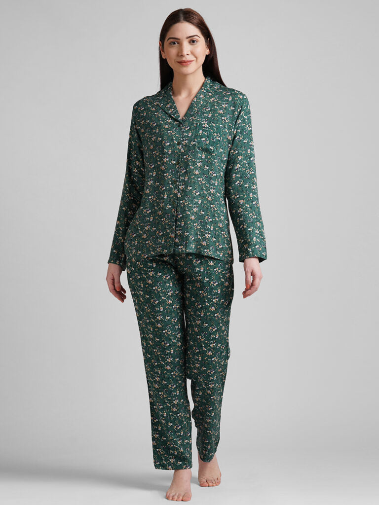 Drape In Vogue Women Green &amp; Black Printed Night Suit