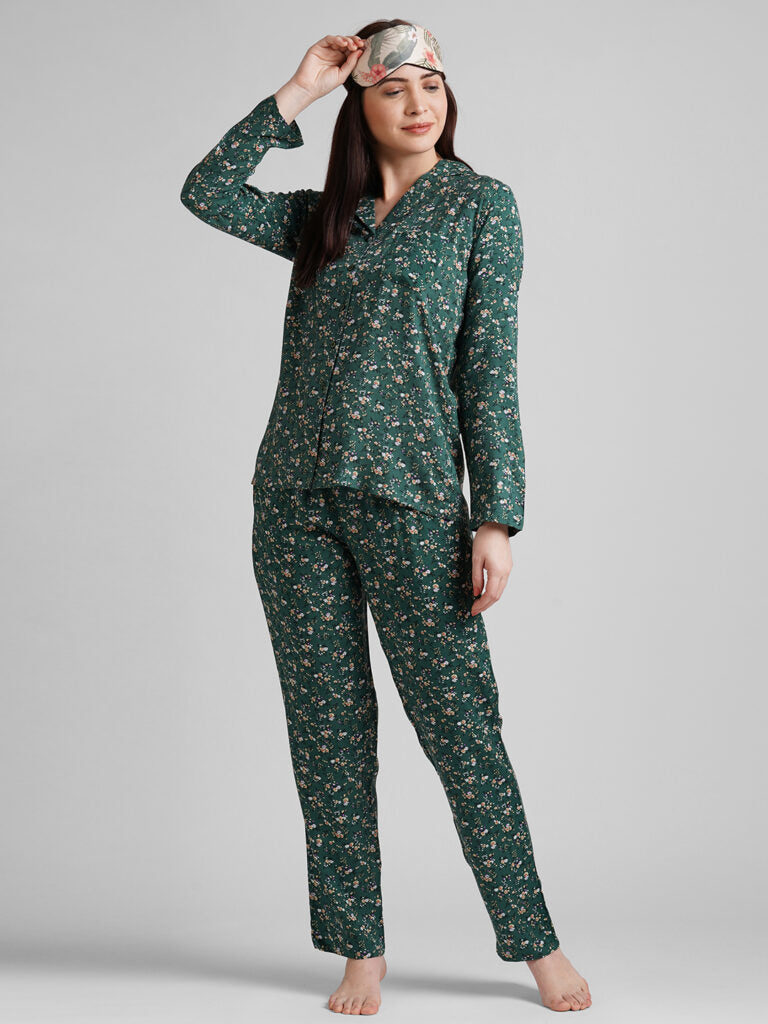 Drape In Vogue Women Green &amp; Black Printed Night Suit