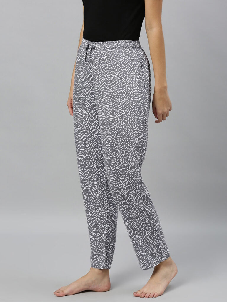 Women Grey &amp; White Geometric Printed Knitted Relaxed Fit Lounge Pants