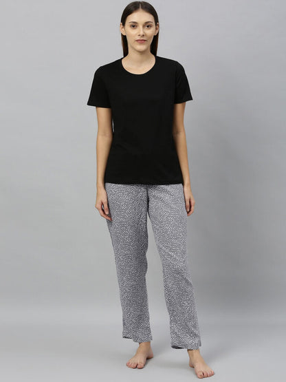 Women Grey &amp; White Geometric Printed Knitted Relaxed Fit Lounge Pants