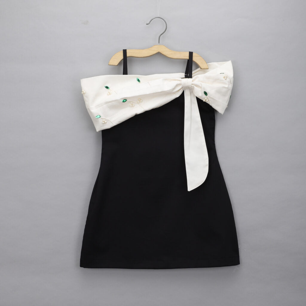 Black Sleeveless Solid Dress