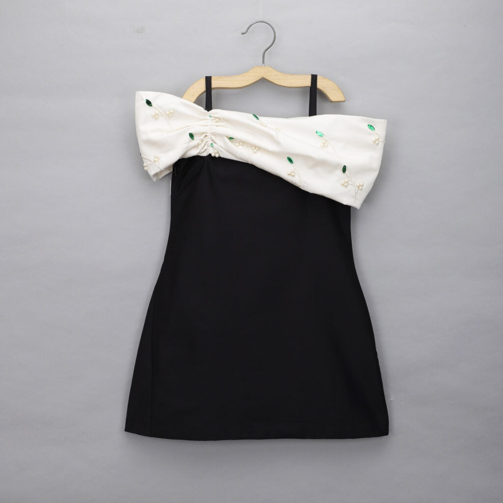 Black Sleeveless Solid Dress