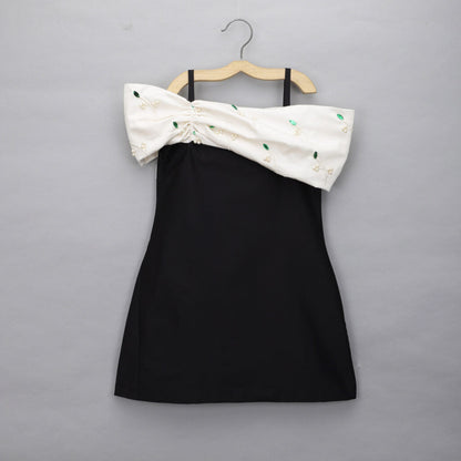 Black Sleeveless Solid Dress