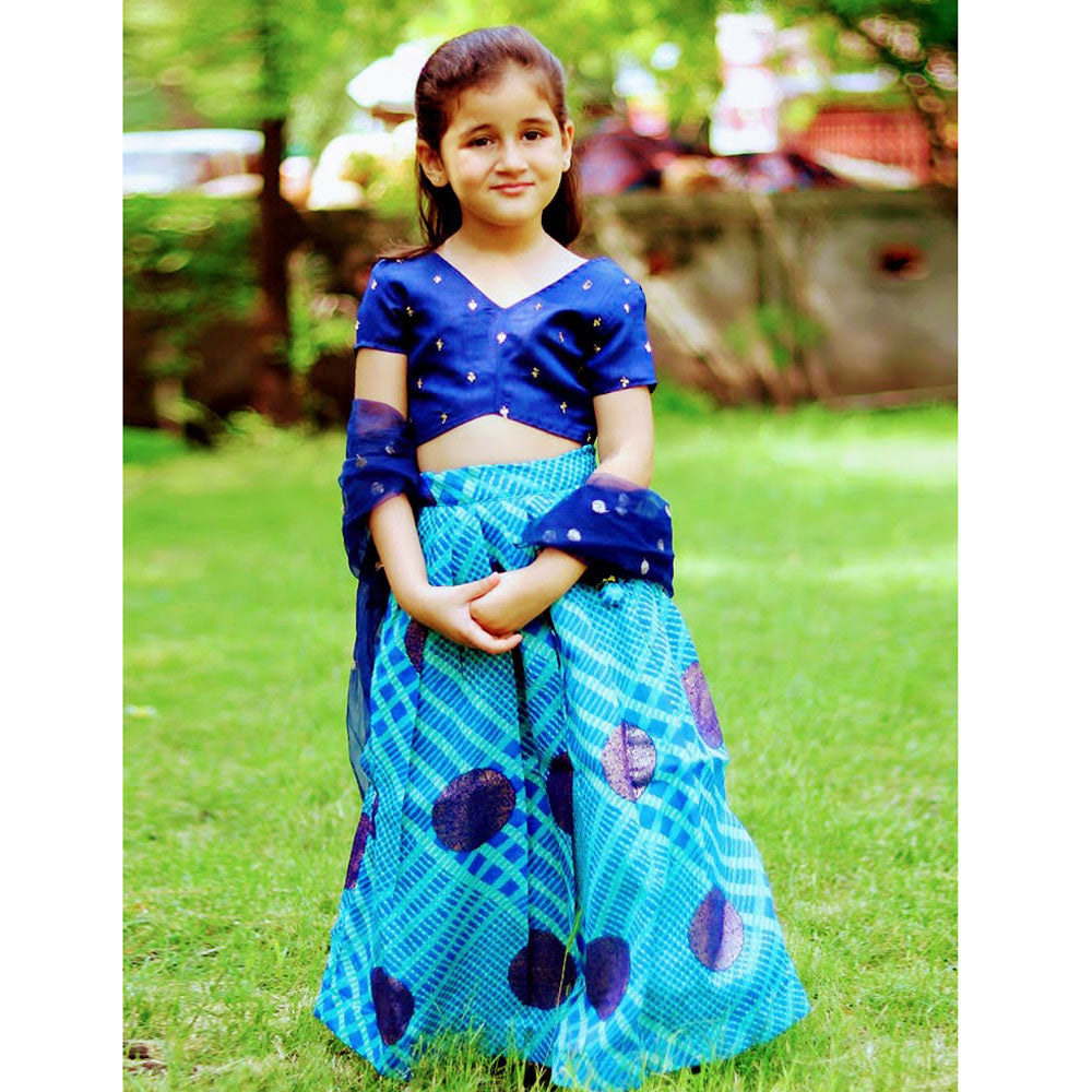 Girls Bold Geometric And Polka Motif Blended Silk Lehenga Set With Dupatta