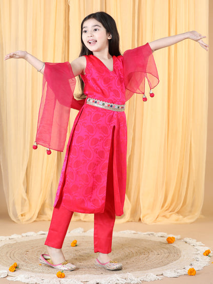 Girls Pink Jacquard Silk Kurta And Trousers Co-Ord Set With Dupatta