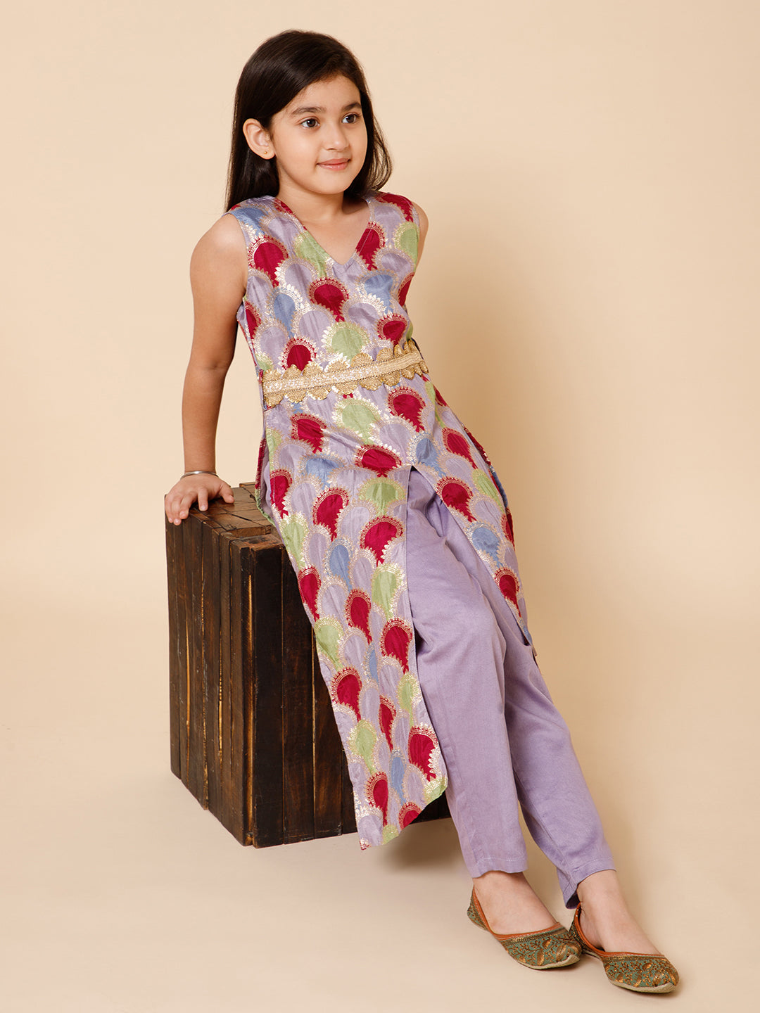 Piccolo-Sleevless Front Slit Kurti With Pants And Belt -Lavender