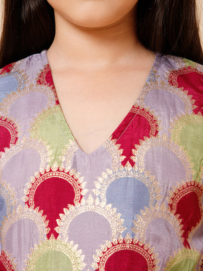 Piccolo-Sleevless Front Slit Kurti With Pants And Belt -Lavender