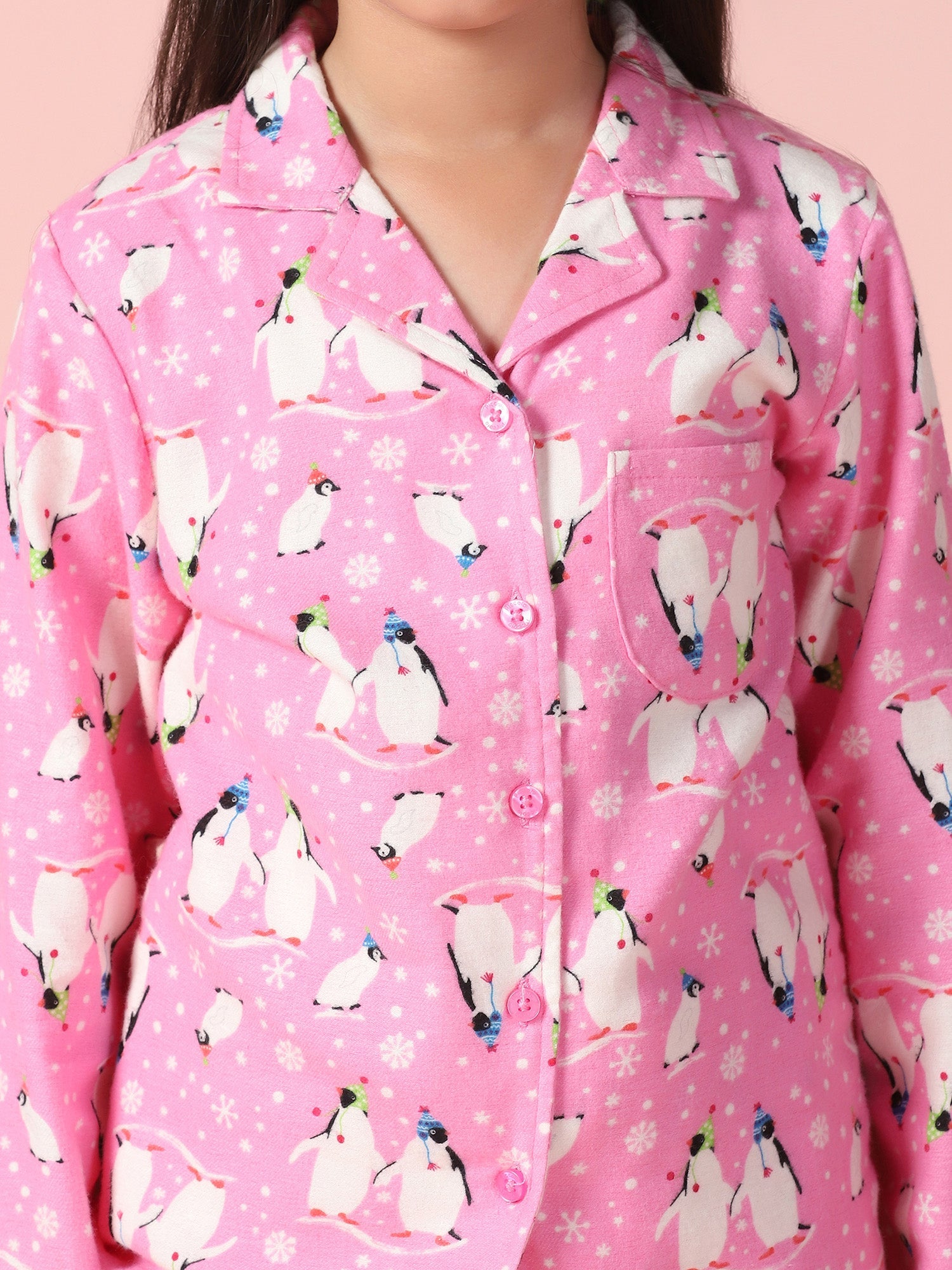 Girls Pink Fleece Penguin Printed Full Sleeves Pyjama Set With Slip Ons